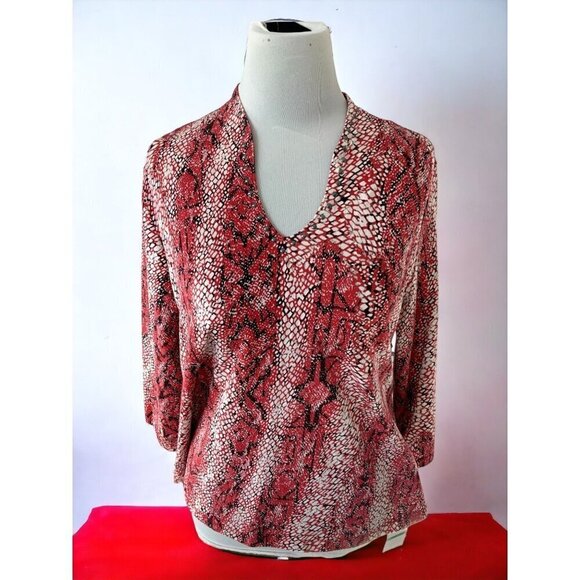 Hearts of Palm Petite red animal patterned quarter sleeve vneck blouse NEW PL - Picture 9 of 9